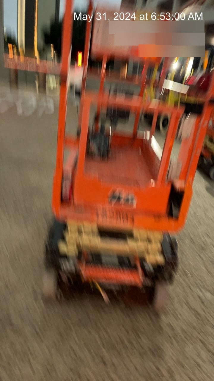 2021 JLG ES1330L