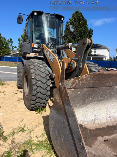 2017 Case 621G CLOSED CAB, JRB 416 STYLE HYD COUPLER