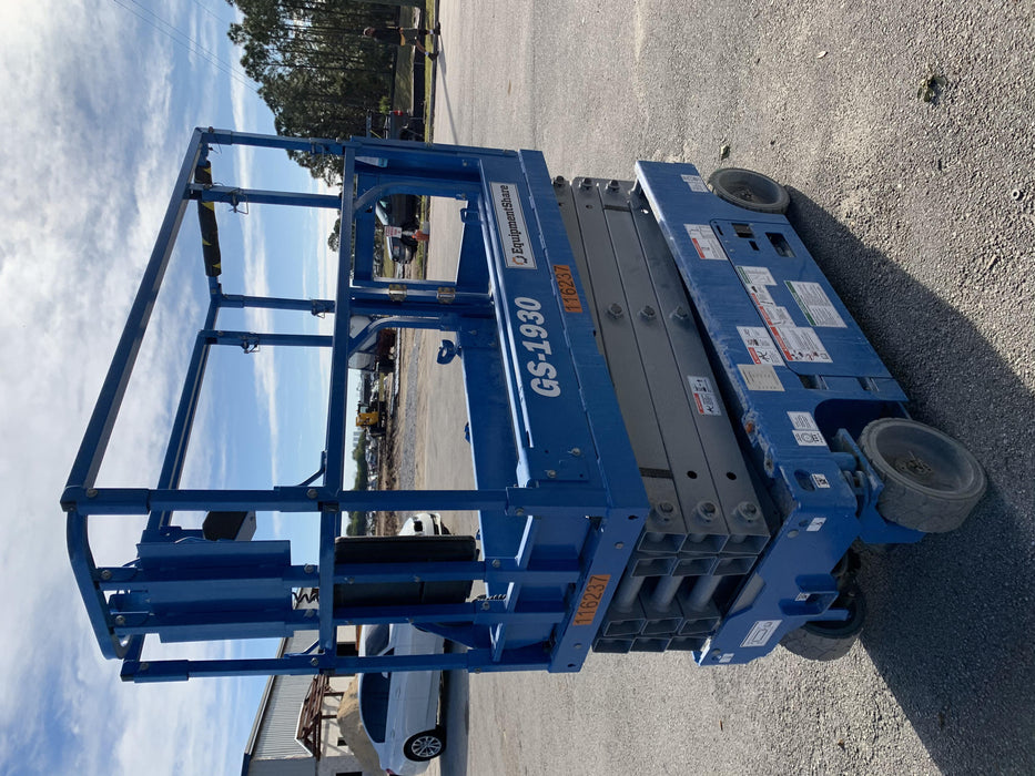 2020 Genie GS-1930 Solid Non Marking Tires, Beacon, Folding rails with half height swing gate
