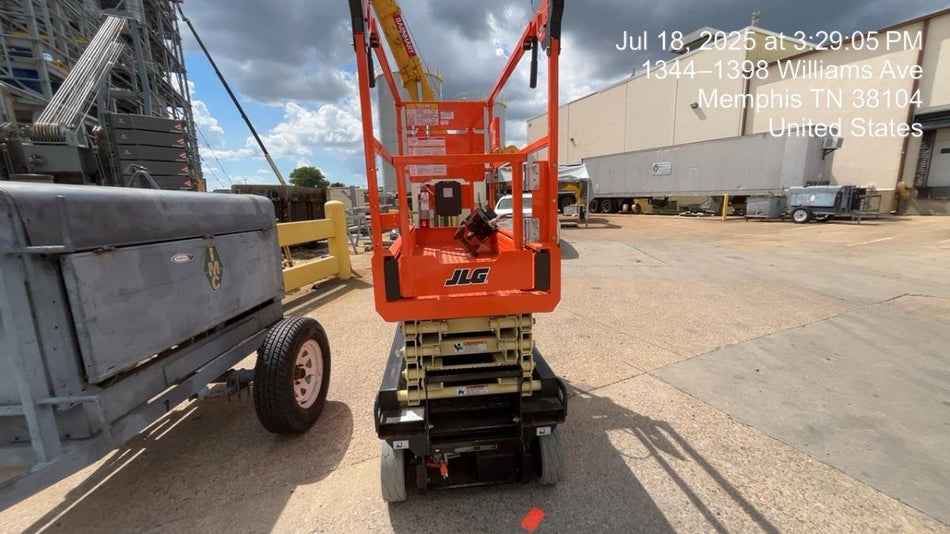 2025 JLG ES1932