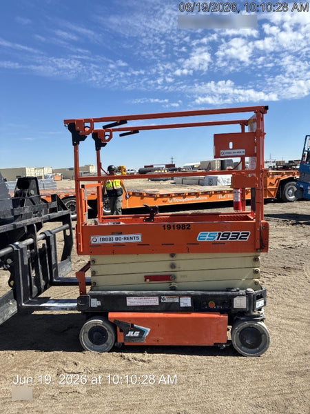 2021 JLG ES1932