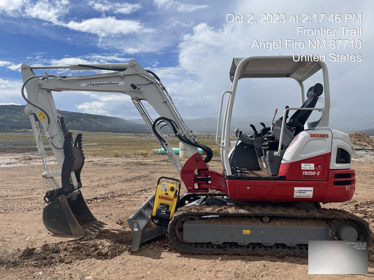 2023 TAKEUCHI TB250-2R