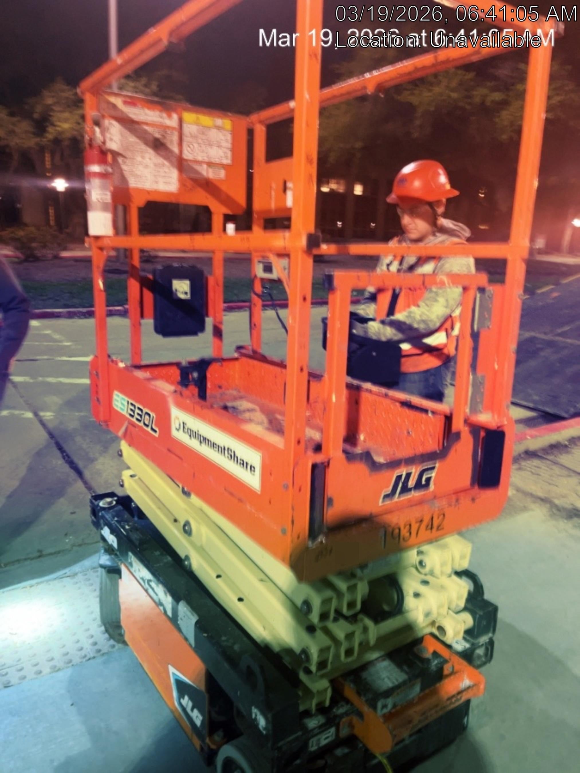 2021 JLG ES1330L