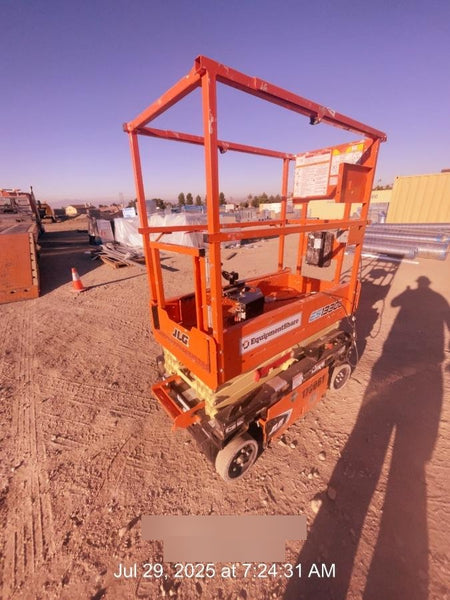 2021 JLG ES1330L