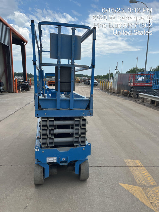 2019 Genie GS-2632 Folding rails with half height swing gate