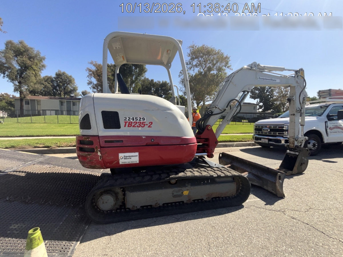 2022 TAKEUCHI TB235-2R