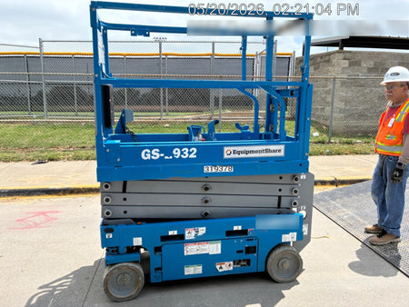 2023 GENIE GS-1932