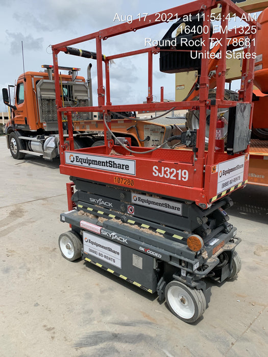 2020 Skyjack SJIII-3219 Solid NM Tires, Half height spring hinged entry gate, Dual Beacons, 800W Inverter