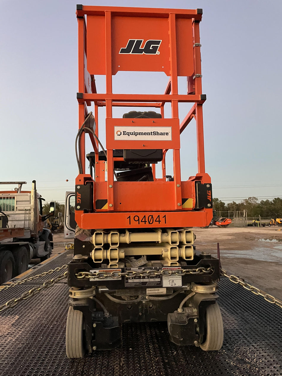 2021 JLG ES1330L