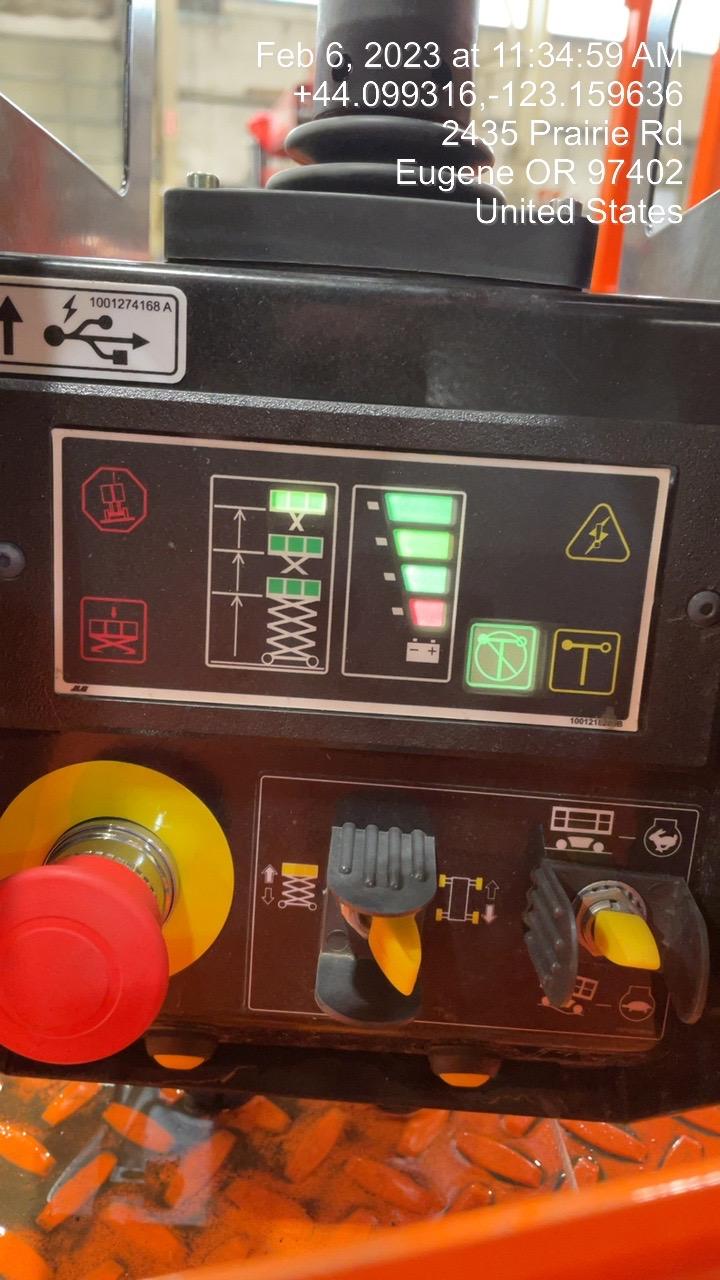 2022 JLG ES3246