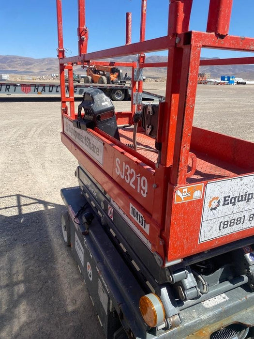 2020 Skyjack SJIII-3219 Solid NM Tires, Half height spring hinged entry gate, Dual Beacons, 800W Inverter