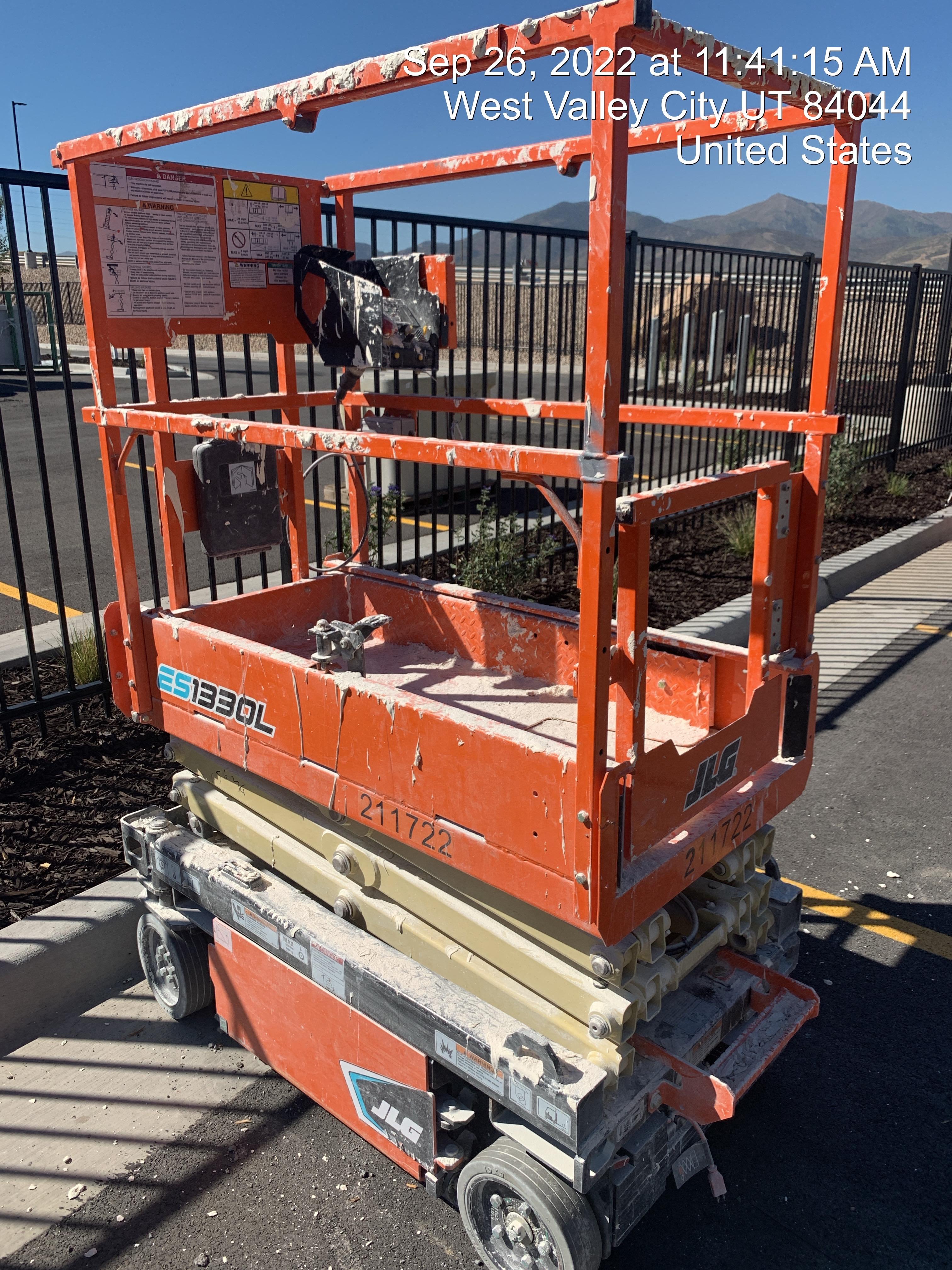 2022 JLG ES1330L