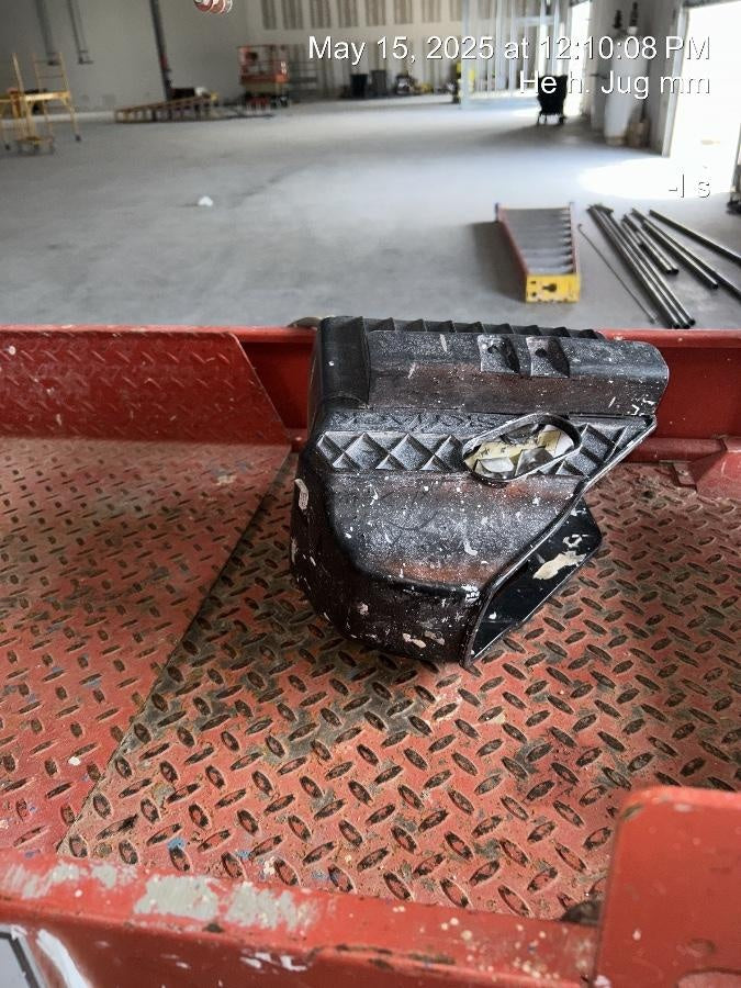 2020 Skyjack SJIII-3219 Solid NM Tires, Half height spring hinged entry gate, Dual Beacons, 800W Inverter