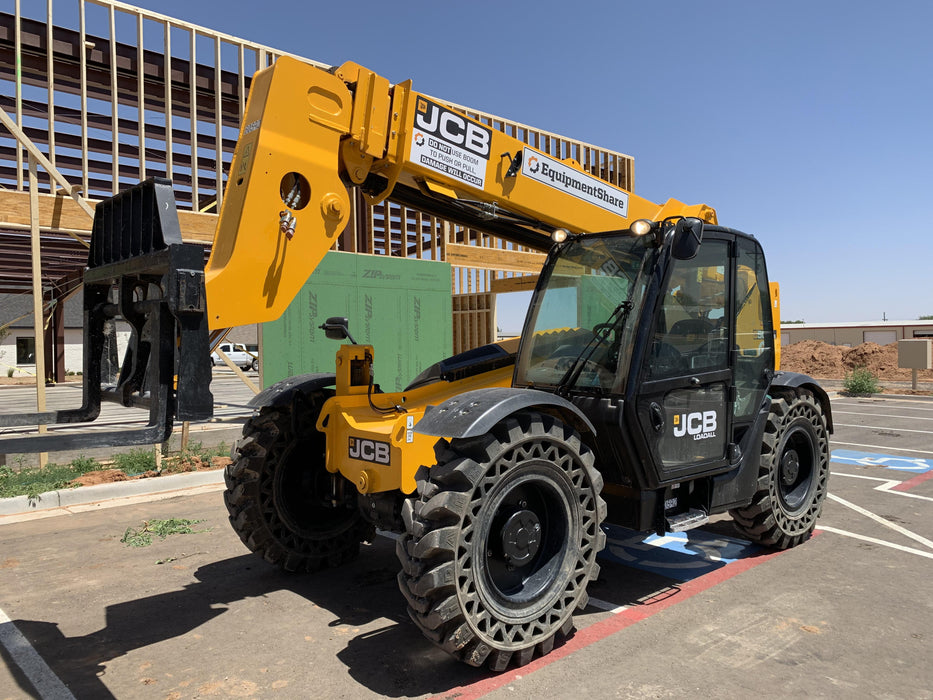 2020 JCB 506-36 Cab/Heat/Air, 74 HP, Solid Tires, STD Worklight, Beacon, Aux Hydraulics, Lifting Eye, Back up Alarm w/48" Carriage/48" Forks