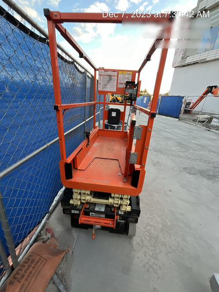 2022 JLG ES1330L