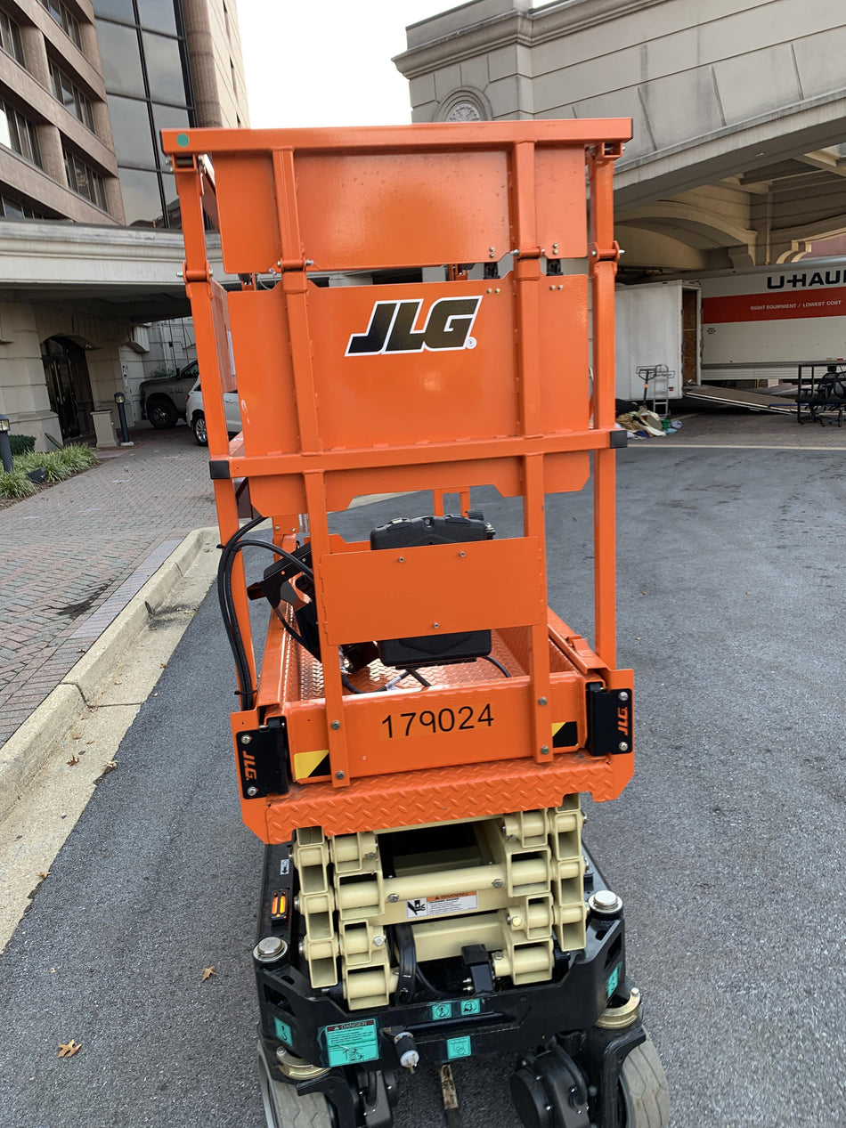 2021 JLG ES1932