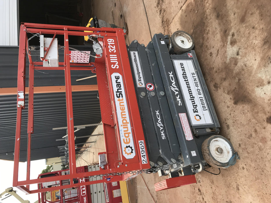 2019 Skyjack SJIII-3219 Solid NM Tires, Half height spring hinged entry gate, Dual Beacons, 800W Inverter