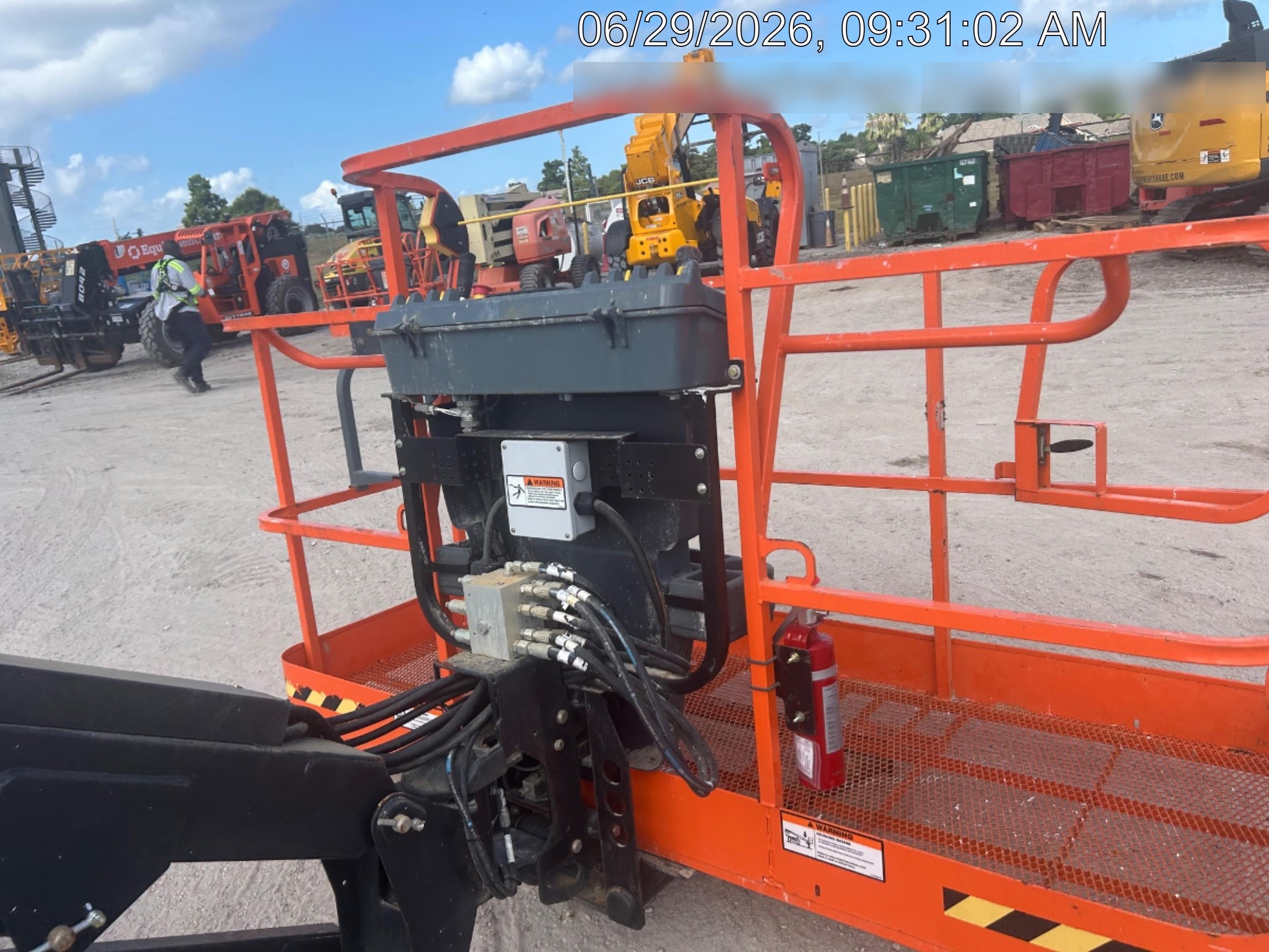 2025 JLG 600AJ