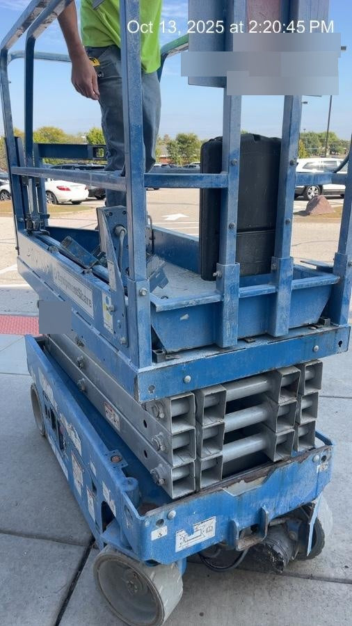 2020 Genie GS-1930 Solid Non Marking Tires, Beacon, Folding rails with half height swing gate