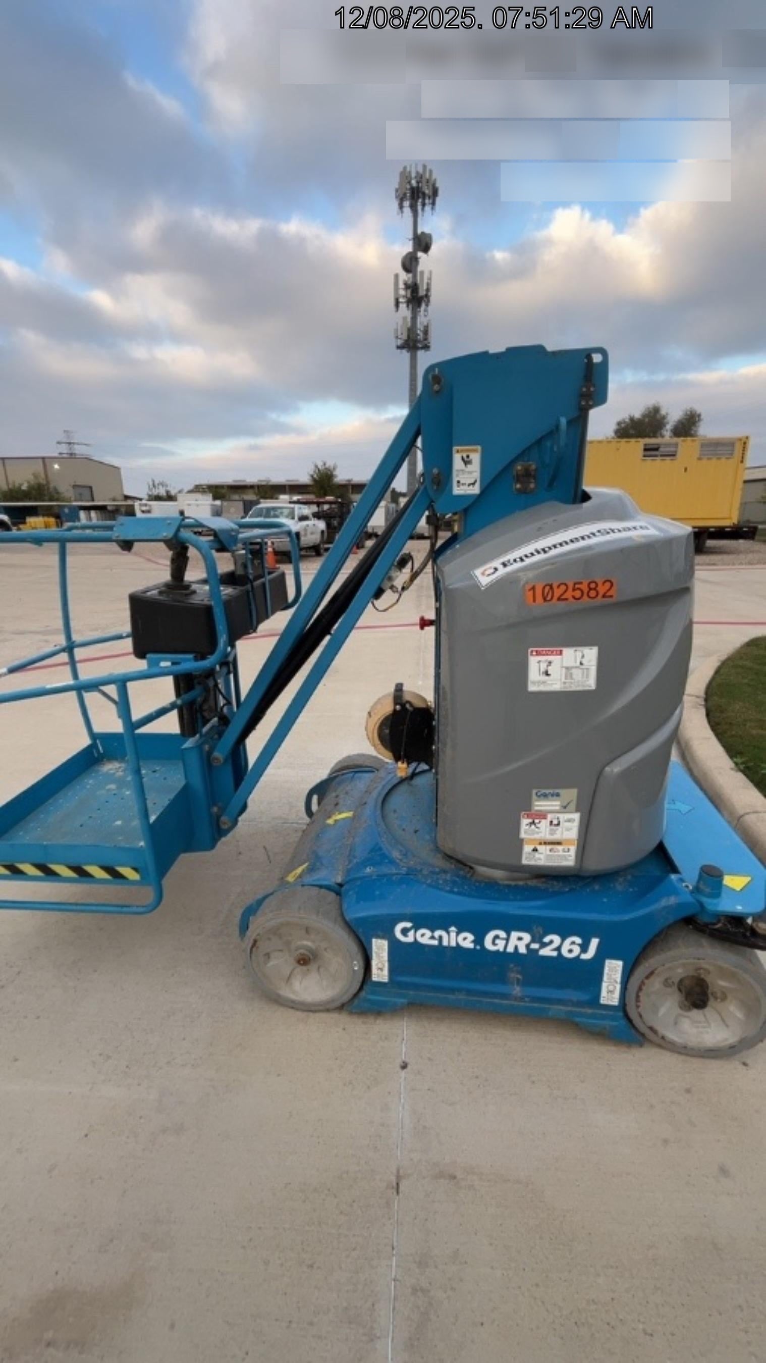 2020 GENIE GR-26J