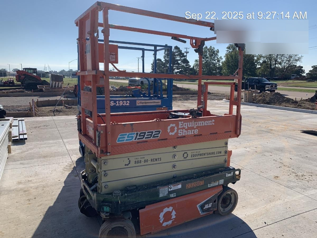 2022 JLG ES1932