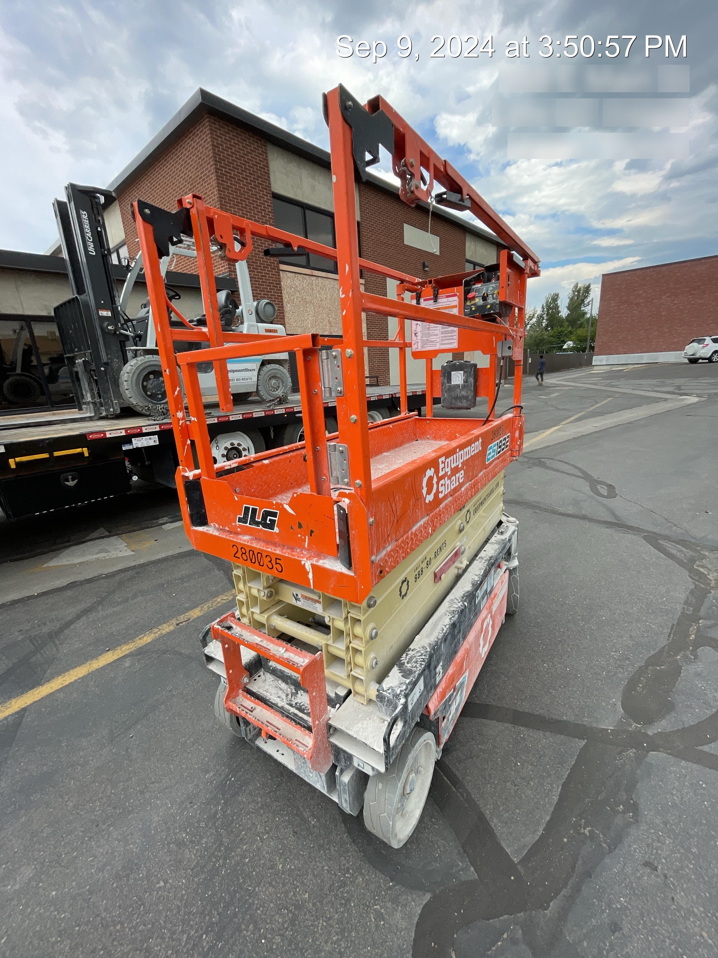 2022 JLG ES1932