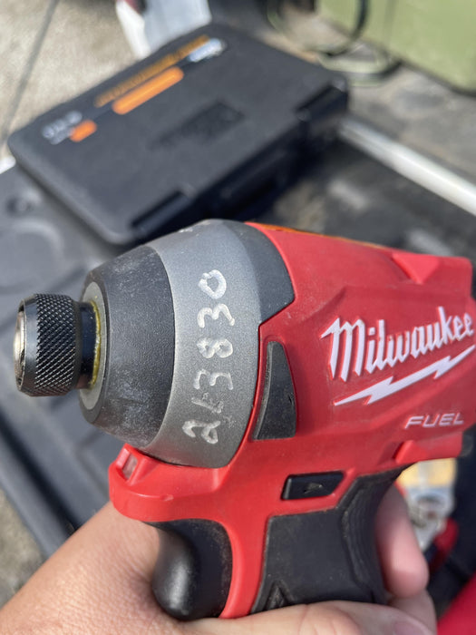 2022 MILWAUKEE 2853-22