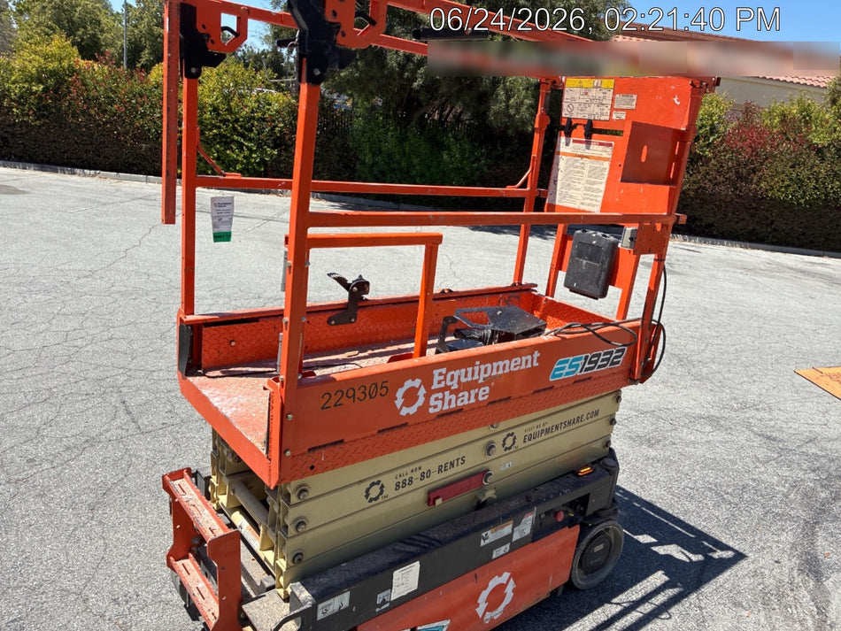 2022 JLG ES1932
