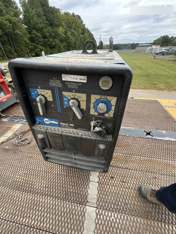 2020 Miller Electric BOBCAT 250 951600 PKG-250 amp Propane Welder, Standard w/Running Gear, Bracket, Hose w/None