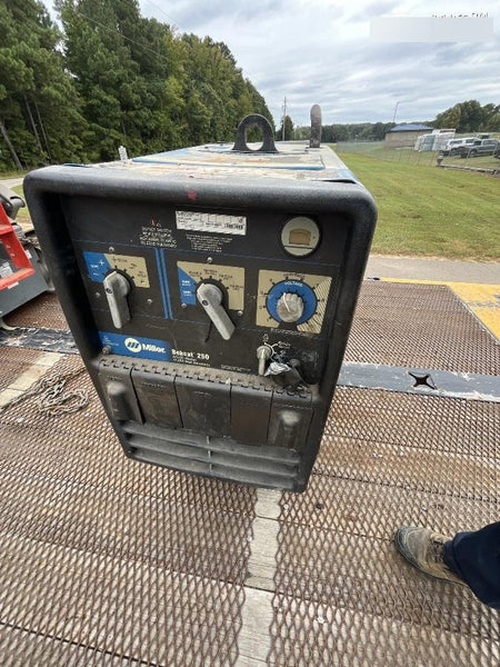 2020 Miller Electric BOBCAT 250 951600 PKG-250 amp Propane Welder, Standard w/Running Gear, Bracket, Hose w/None