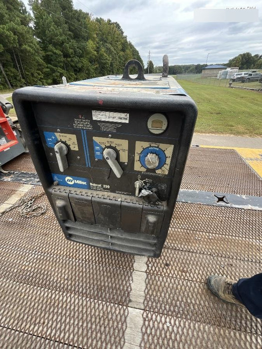 2020 Miller Electric BOBCAT 250 951600 PKG-250 amp Propane Welder, Standard w/Running Gear, Bracket, Hose w/None