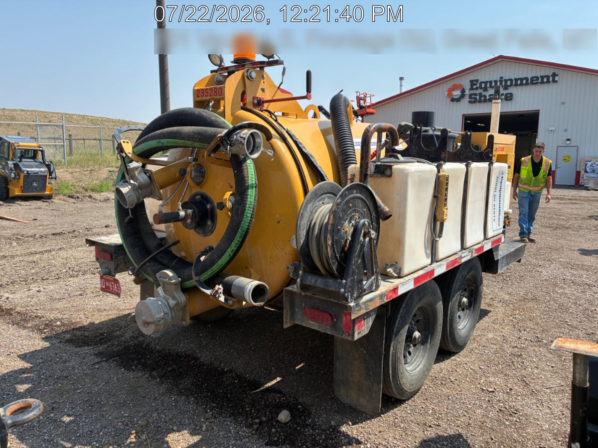 2022 VAC-TRON LP573XDT