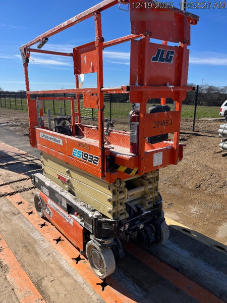 2022 JLG ES1932