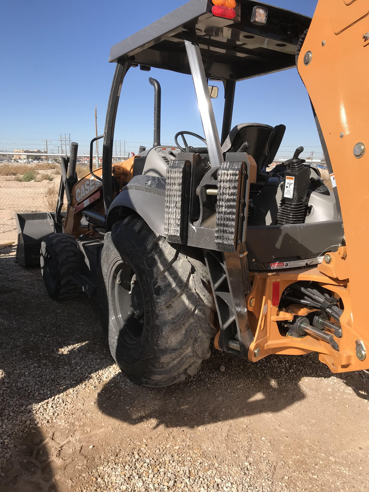 2019 Case 580N EP Canopy, 4WD, 1-Way Aux Hydraulics, Pilot Controls, Ride Control and Loader Aux Hydraulics, 900 LB. Front CWT, 82" HD LONG LIP (1 CU. YD.) W/BOCE AND LIFT EYES, FLIP OVER/STABILIZER PADS COMB