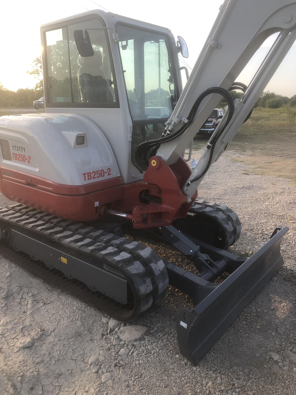 2021 TAKEUCHI TB250-2C