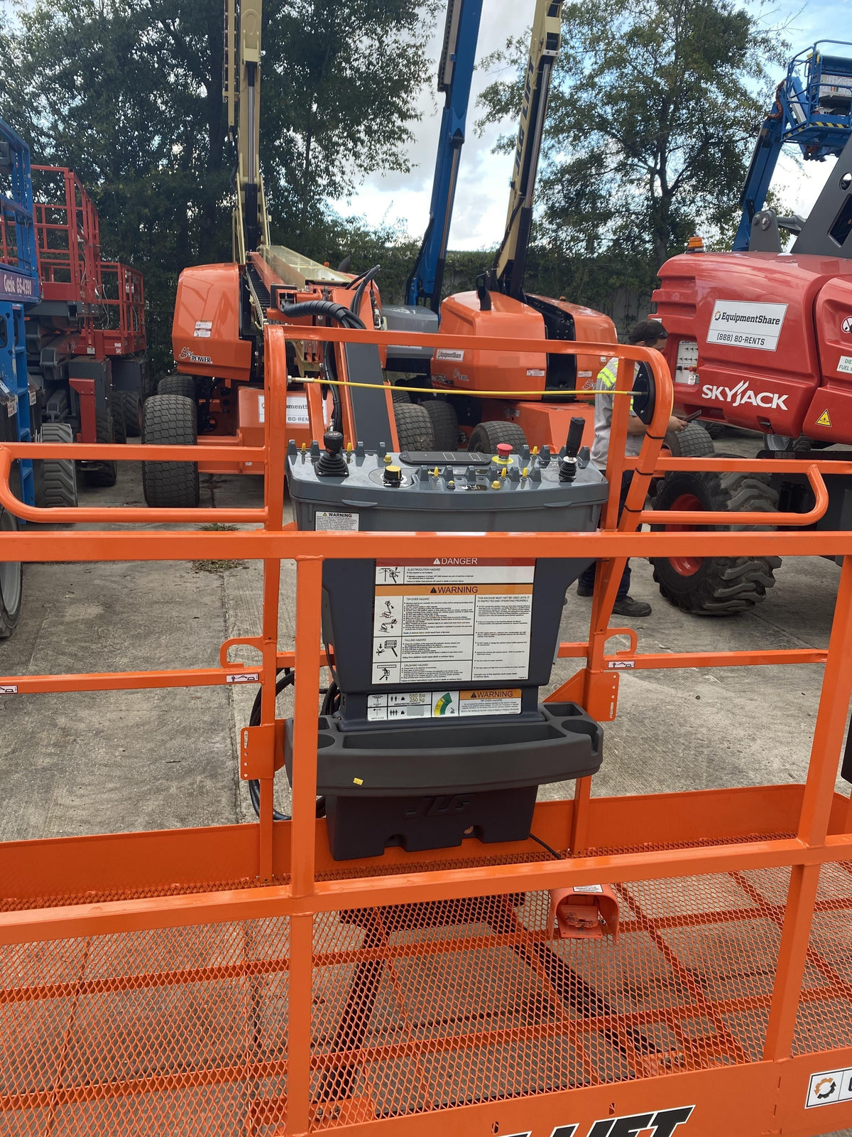 2020 JLG 660SJ