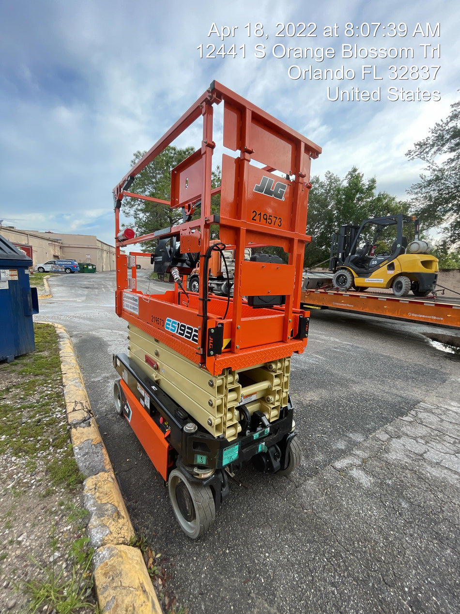 2022 JLG ES1932