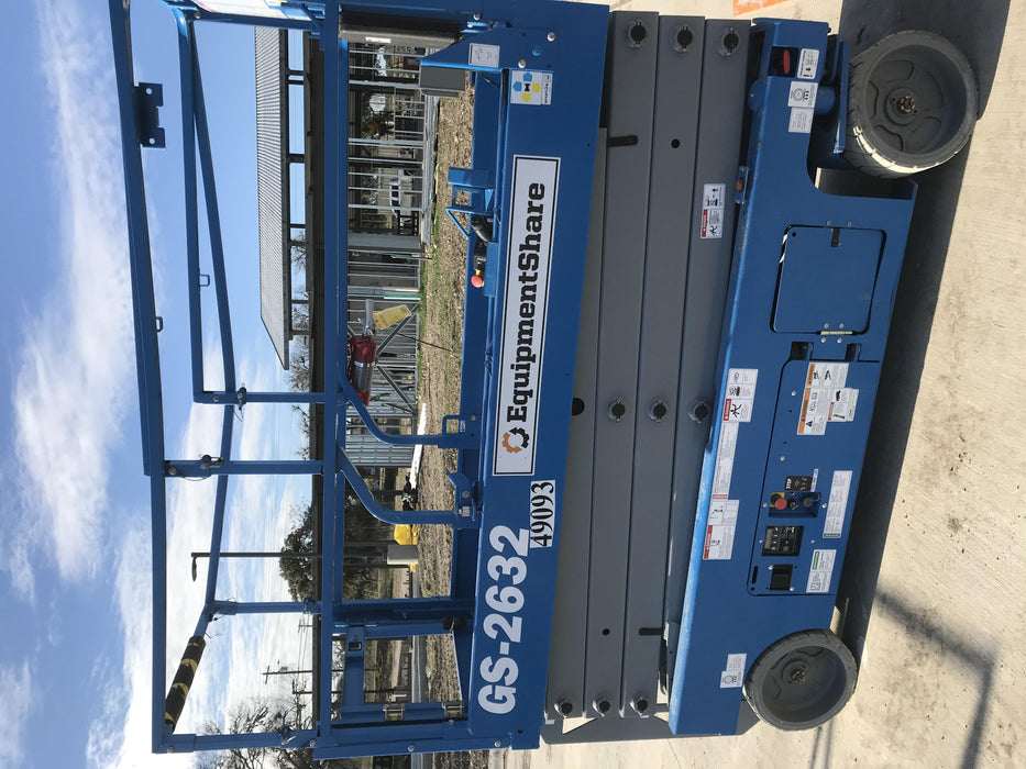2019 Genie GS-2632 Folding rails with half height swing gate