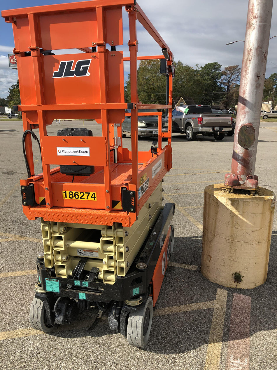 2021 JLG ES1932