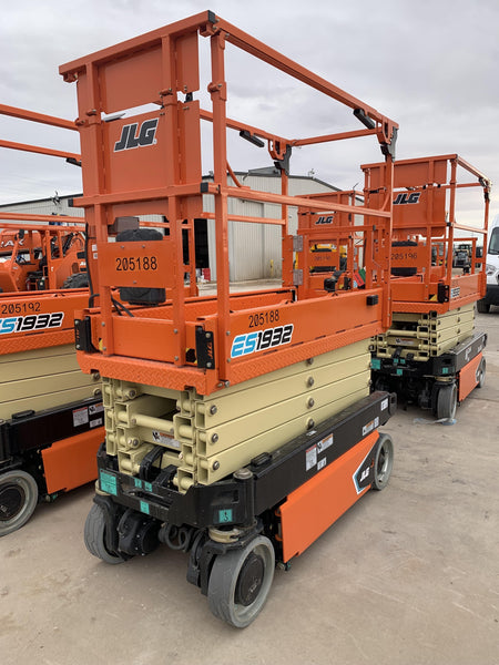 2022 JLG ES1932
