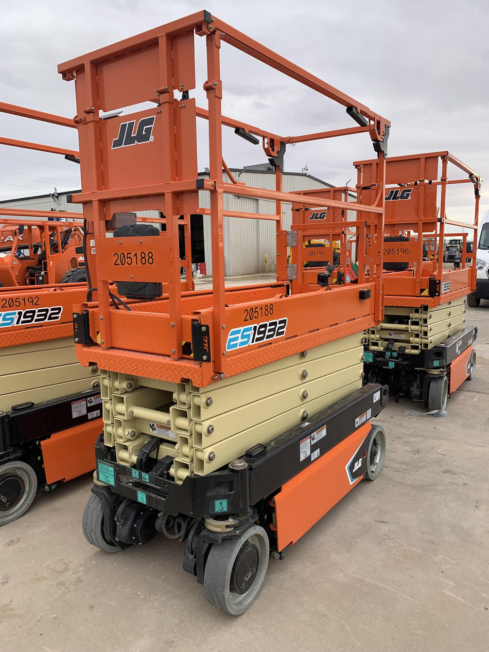 2022 JLG ES1932