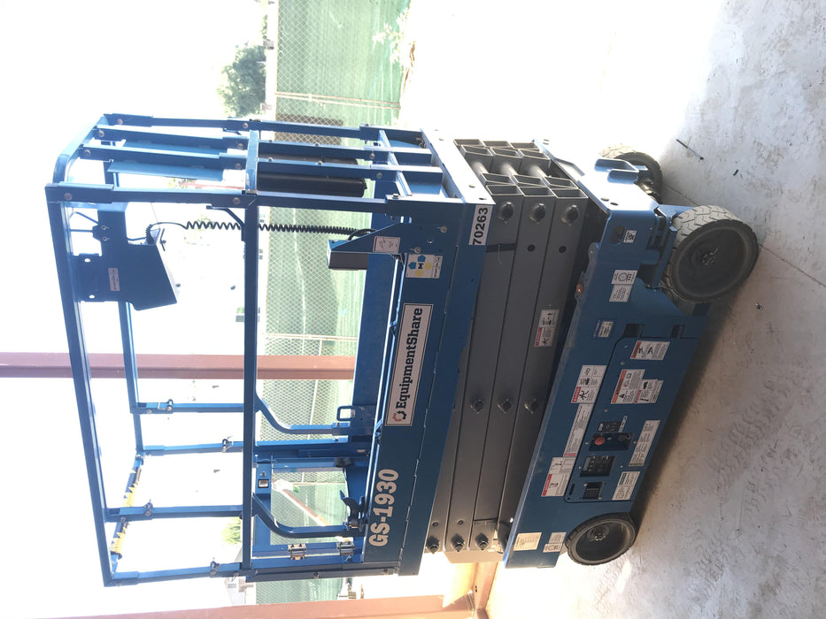 2020 Genie GS-1930 Solid Non Marking Tires, Beacon, Folding rails with half height swing gate, 800W Inverter