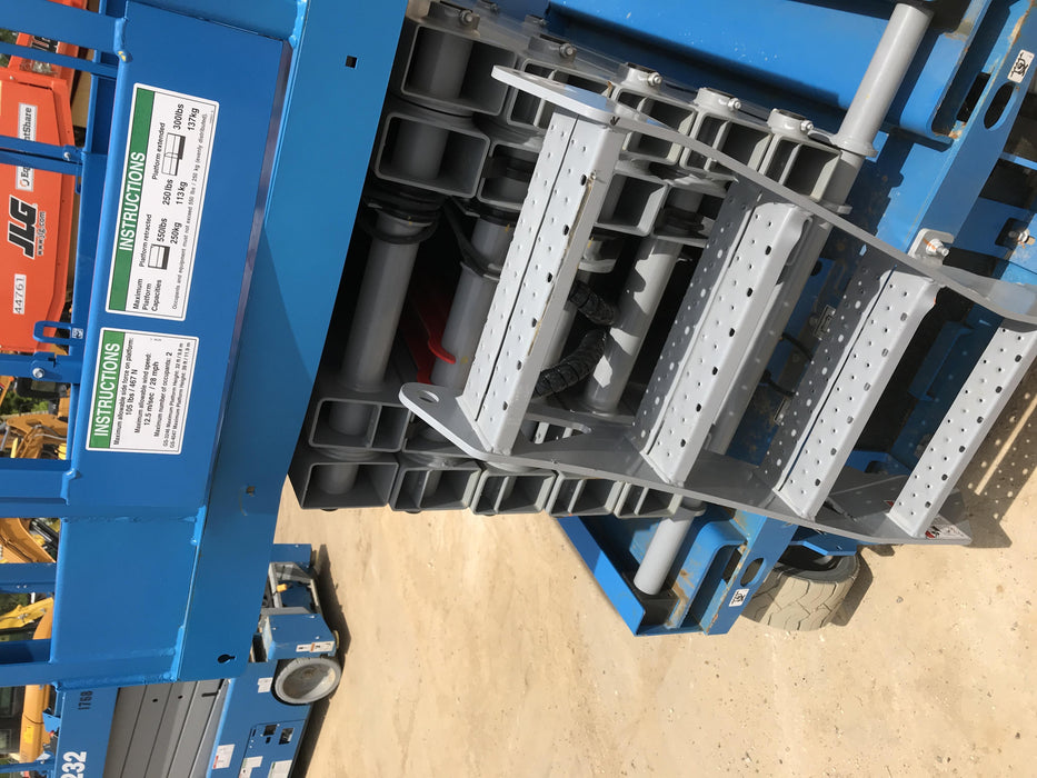 2019 Genie GS-4047 Folding rails with half height swing gate