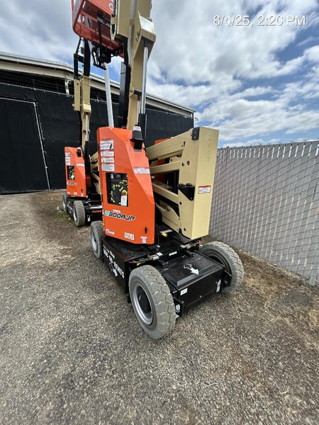 2025 JLG E300AJP