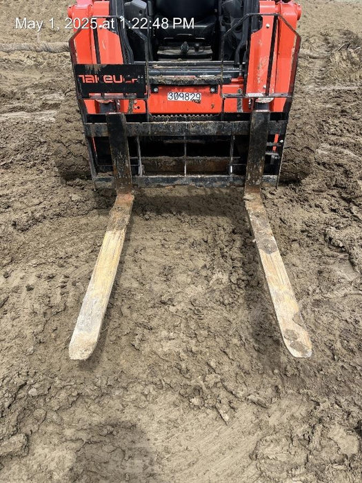 2022 TAKEUCHI 48" Pallet Forks - Takeuchi