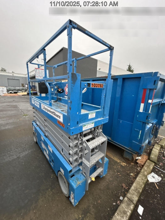 2020 Genie GS-3232 Standard, Folding half height swing gate, 800W Inverter