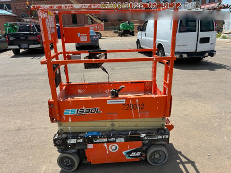 2022 JLG ES1330L
