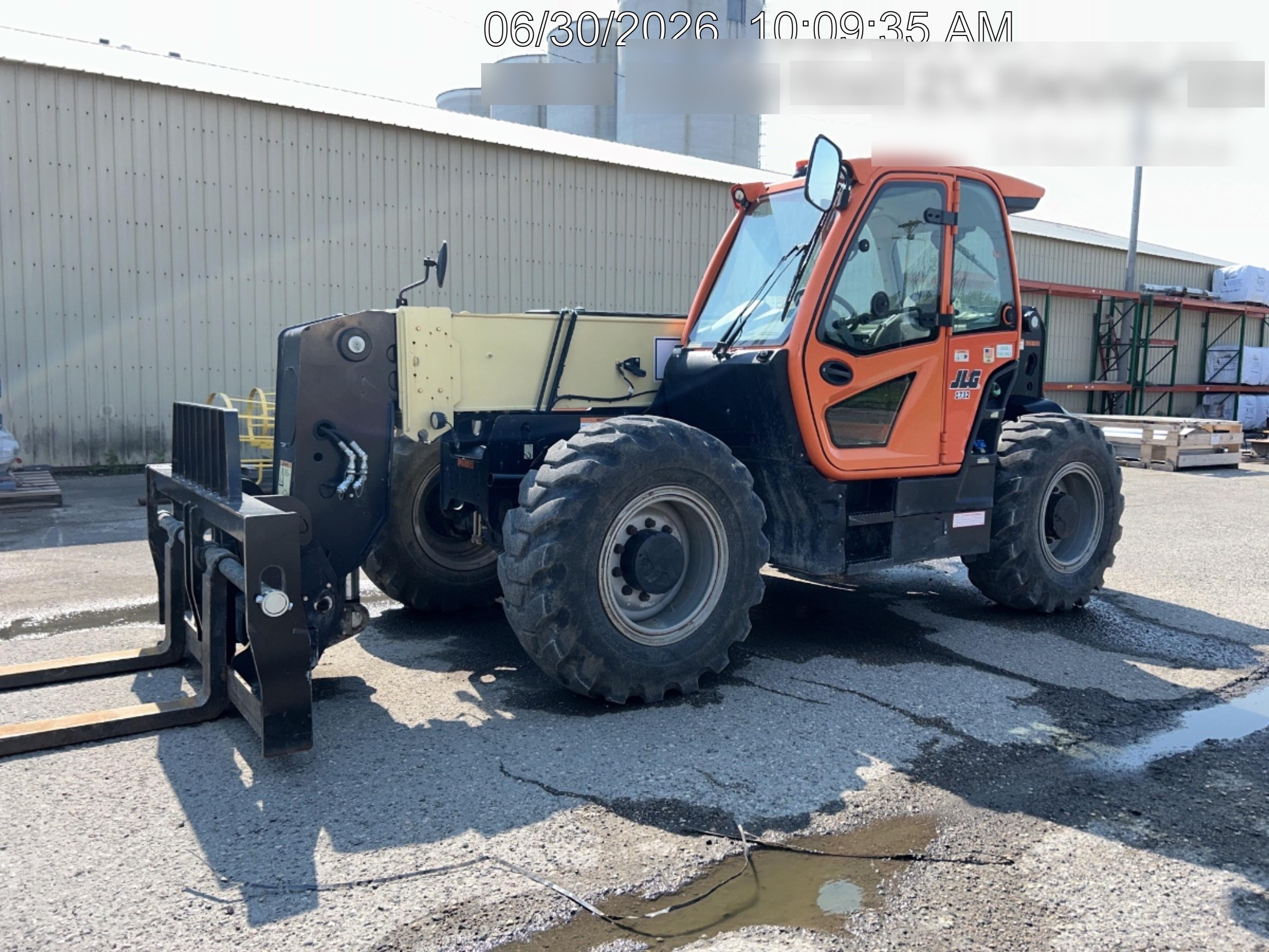 2021 JLG 1732