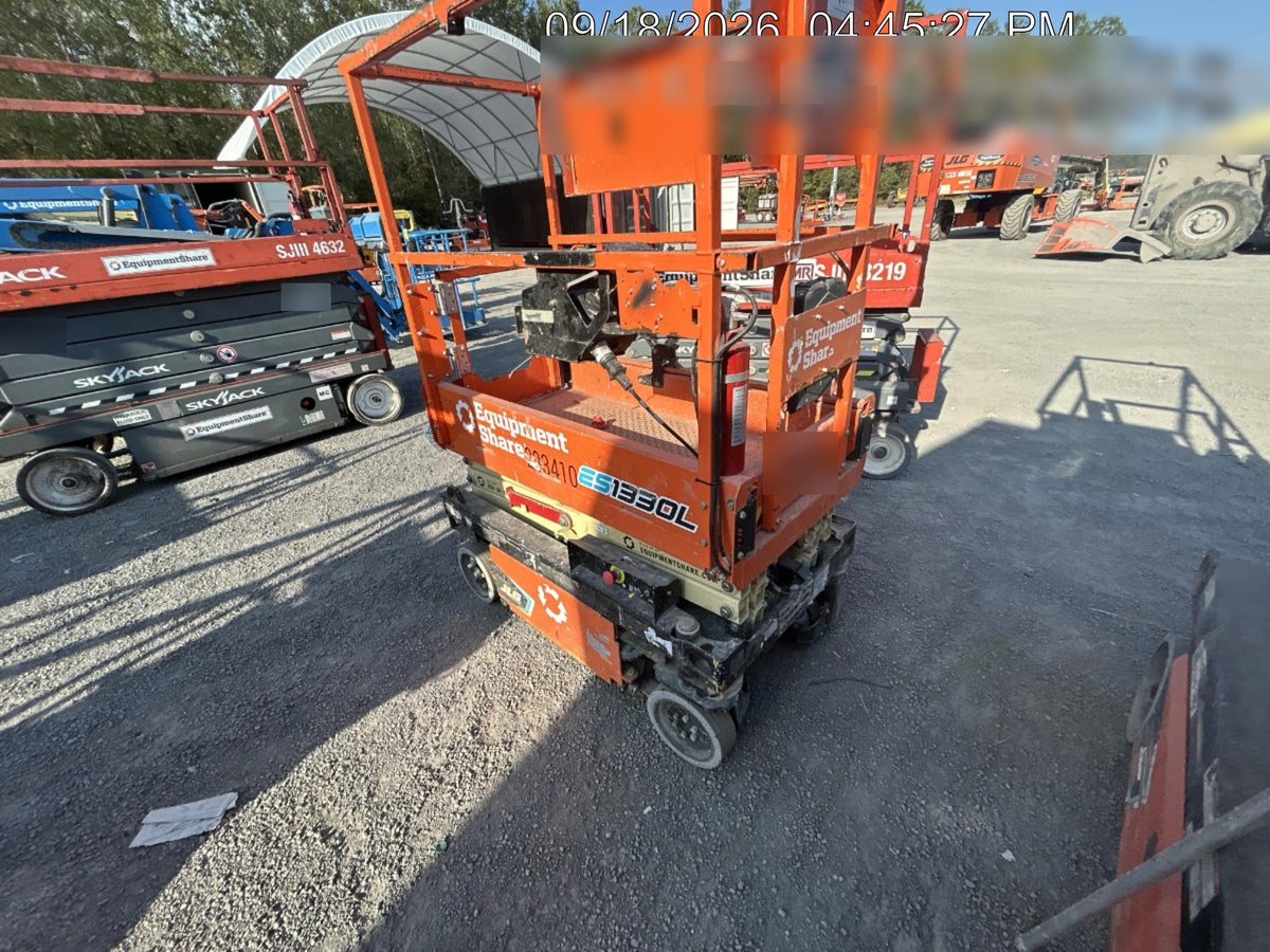 2022 JLG ES1330L