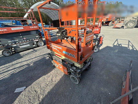 2022 JLG ES1330L